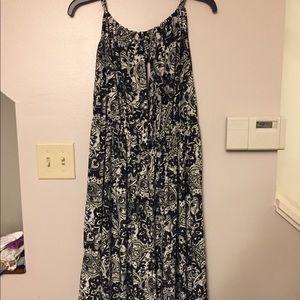 Black and white keyhole maternity dress